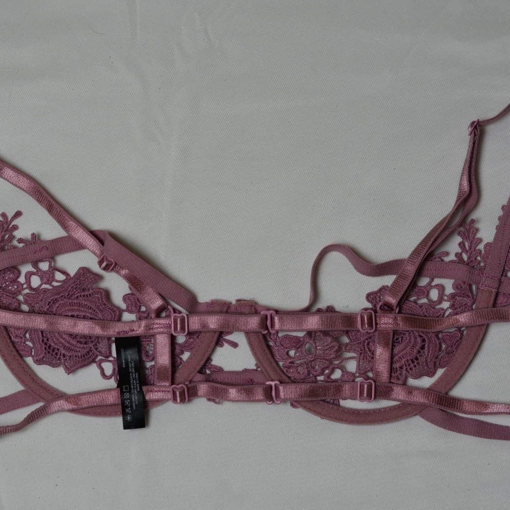 Pink Lace Garter Set - Picture 12 of 16